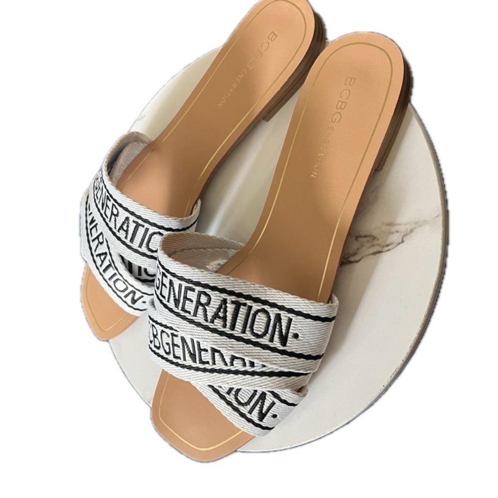 BCBGeneration Kala open toe casual  Flat Sandals Size 10, White & Black